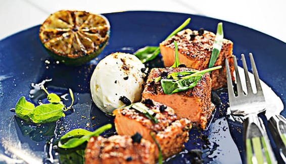 سلمون نرويجي مشوي مع الشمر وجبنة الفيتا وكريمة(الطبخ) 